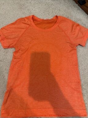 Lululemon Women's TN Orange Performance swiftly tech Short-Sleeve Top sz 2